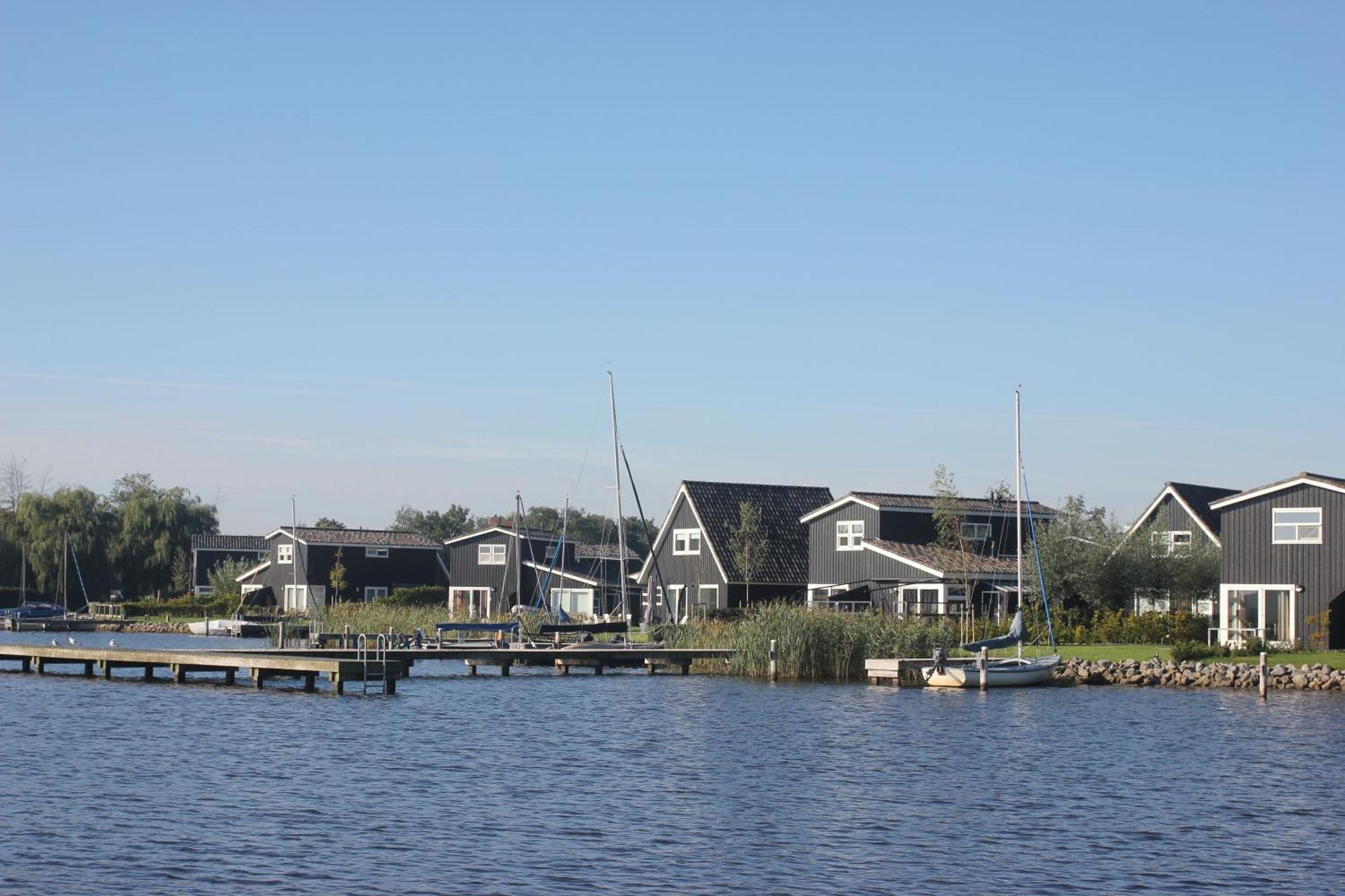 Waterpark Oan 'E Poel Bij Sneekermeer テルヘルネ エクステリア 写真