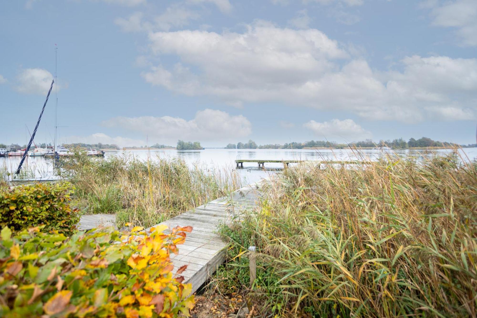 Waterpark Oan 'E Poel Bij Sneekermeer テルヘルネ エクステリア 写真