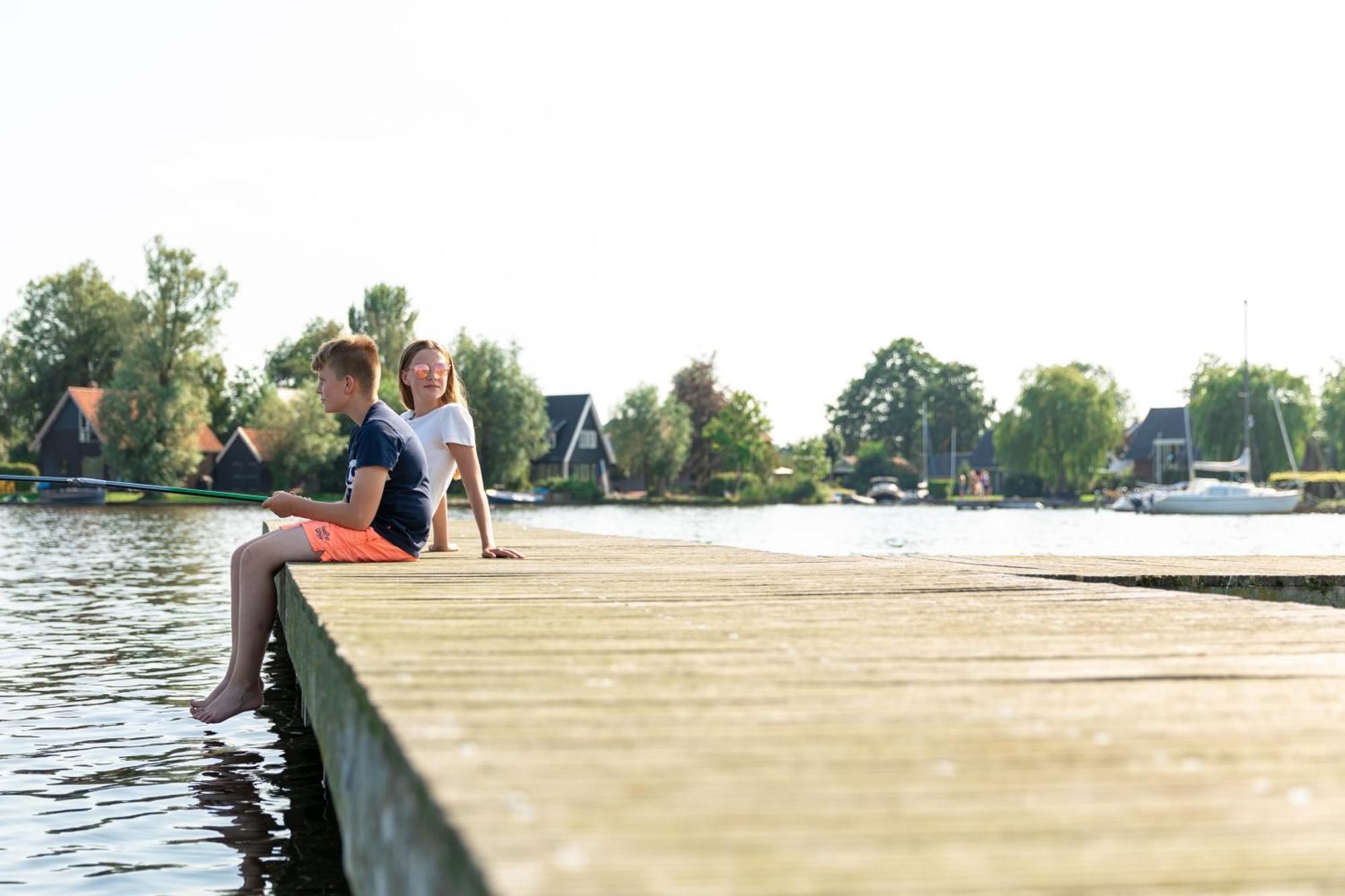 Waterpark Oan 'E Poel Bij Sneekermeer テルヘルネ エクステリア 写真