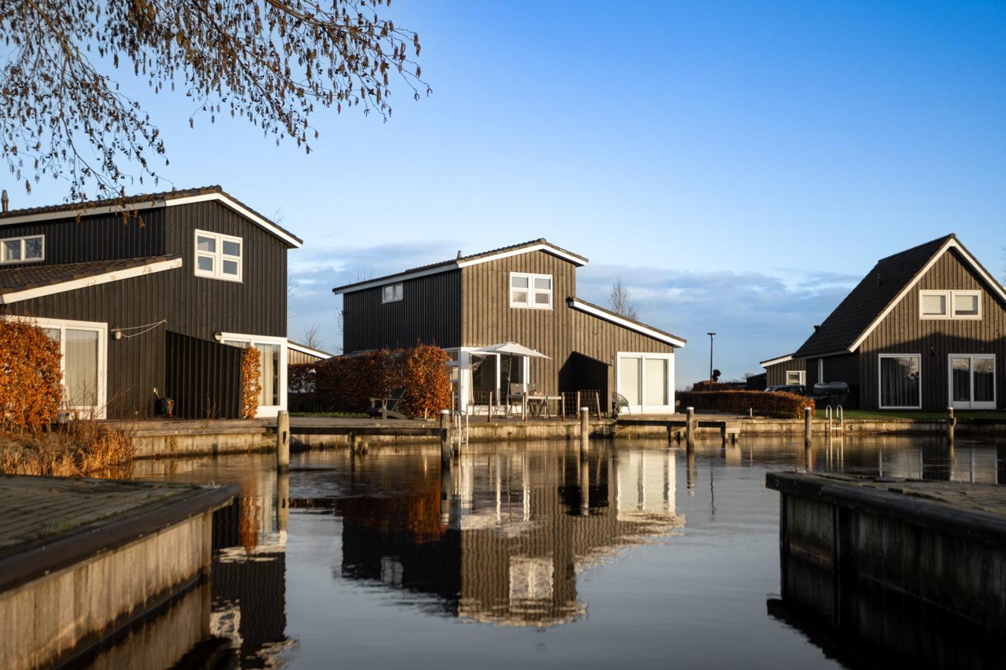 Waterpark Oan 'E Poel Bij Sneekermeer テルヘルネ エクステリア 写真