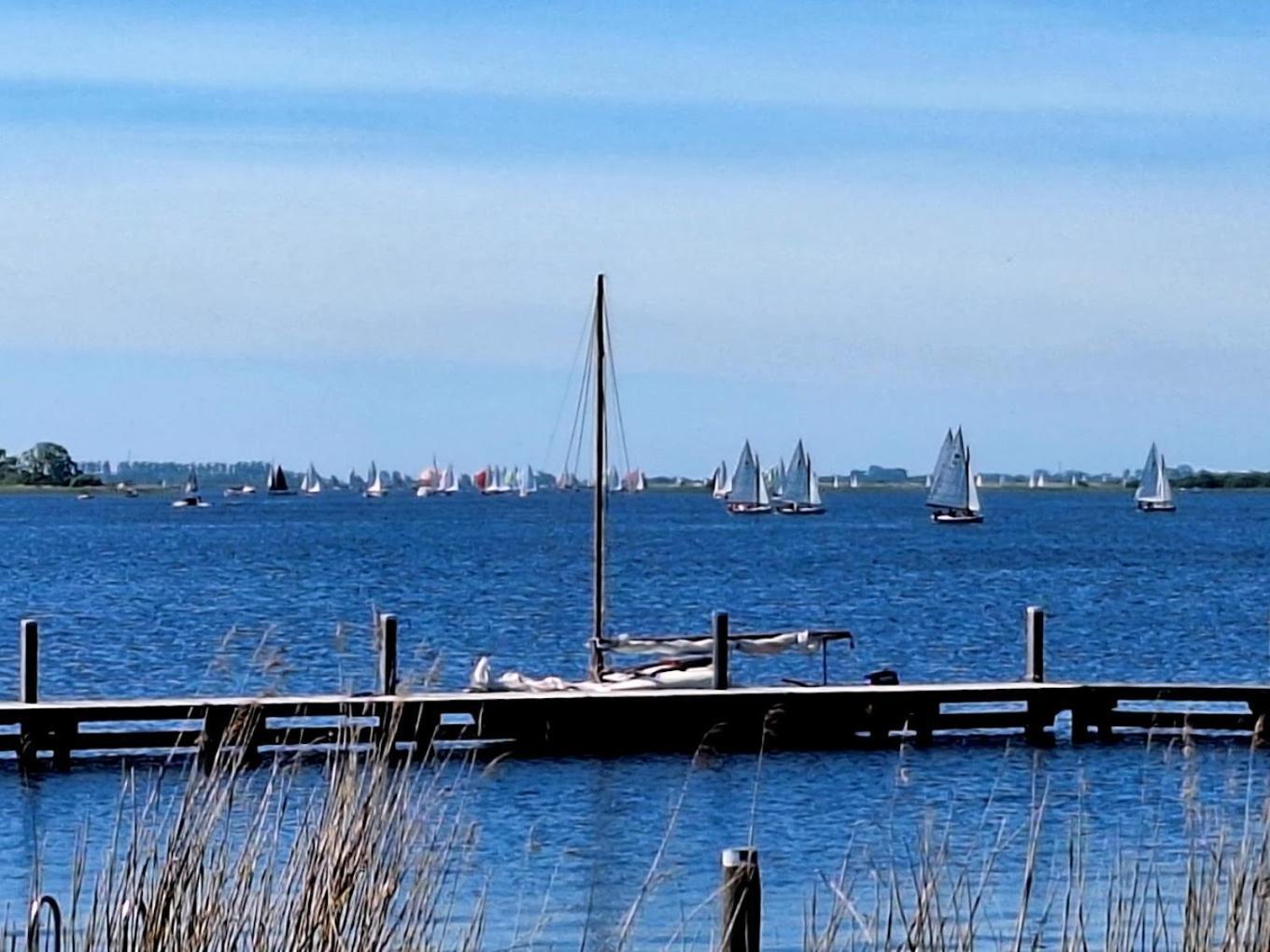 Waterpark Oan 'E Poel Bij Sneekermeer テルヘルネ エクステリア 写真